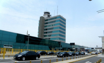 1200px Airport lima peru