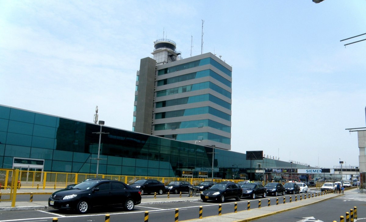 1200px Airport lima peru